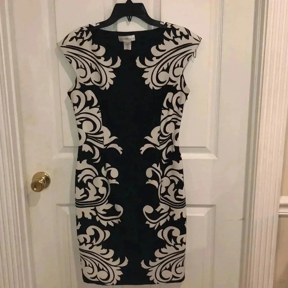 London style women’s dress - Picture 1 of 3
